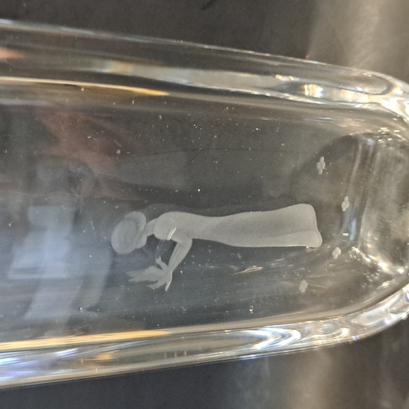 Skruf Crystal Vase with Young Girl & Bird or Dove. Signed - Picture 2 of 7